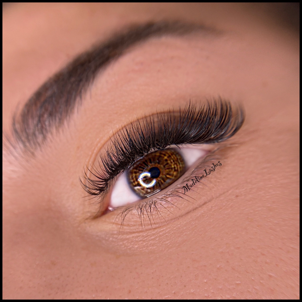Fill-Volume Lash Extensions