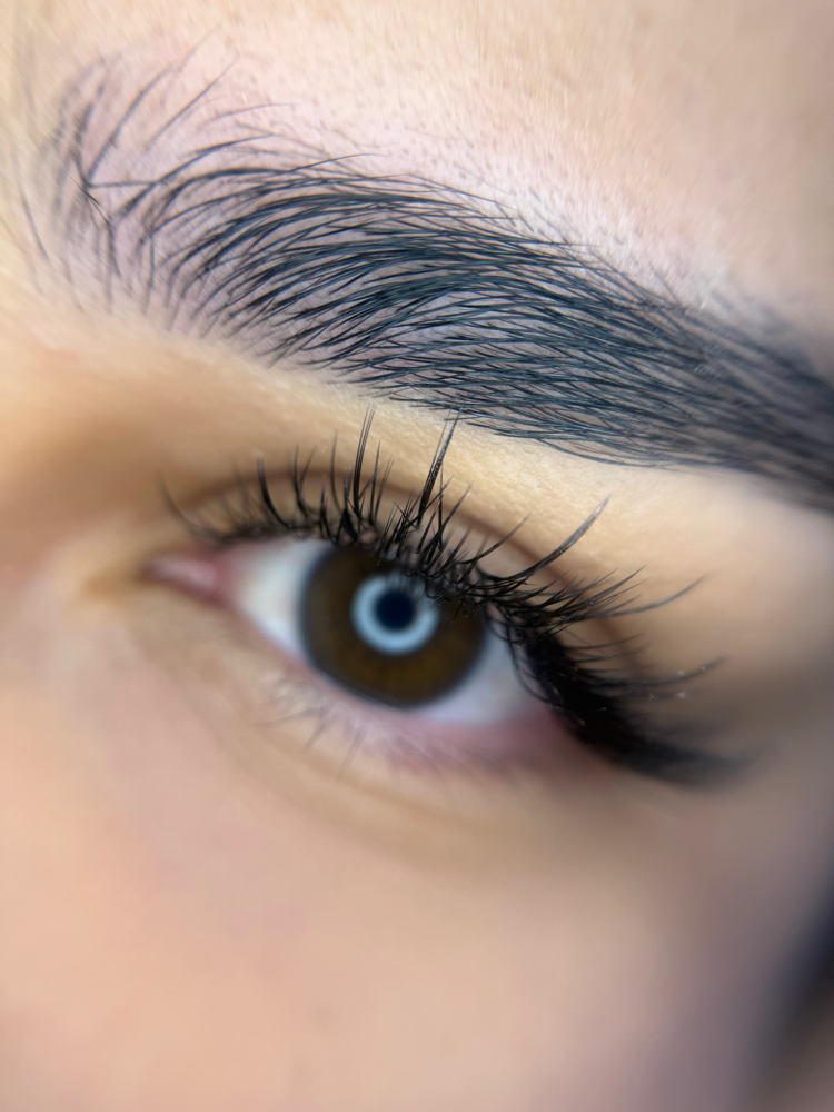 Wispy Lash Extensions (Kim K Effect