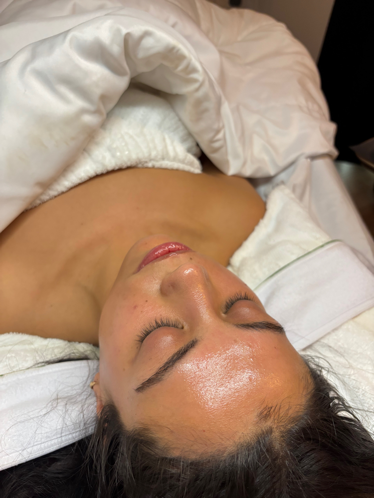 Tightening & Brightening Facial✨