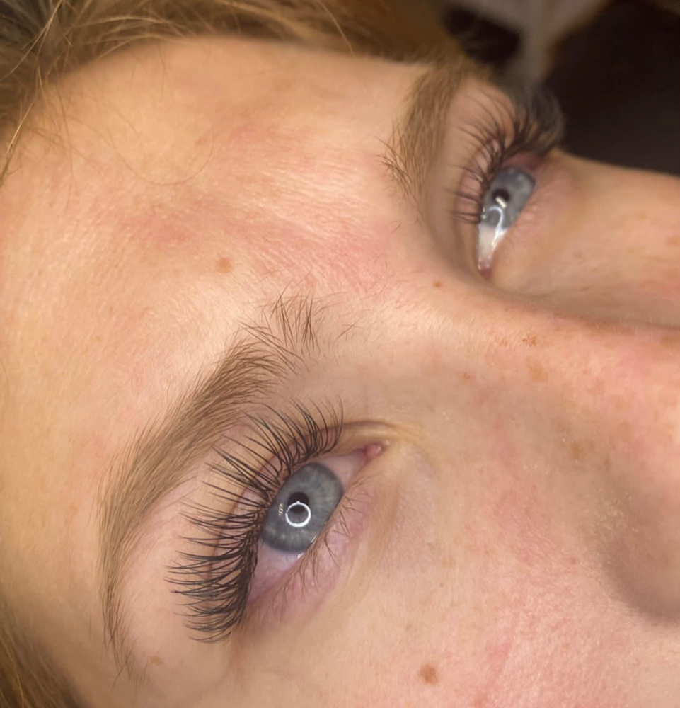 Hybrid Full Set Lash Extensions