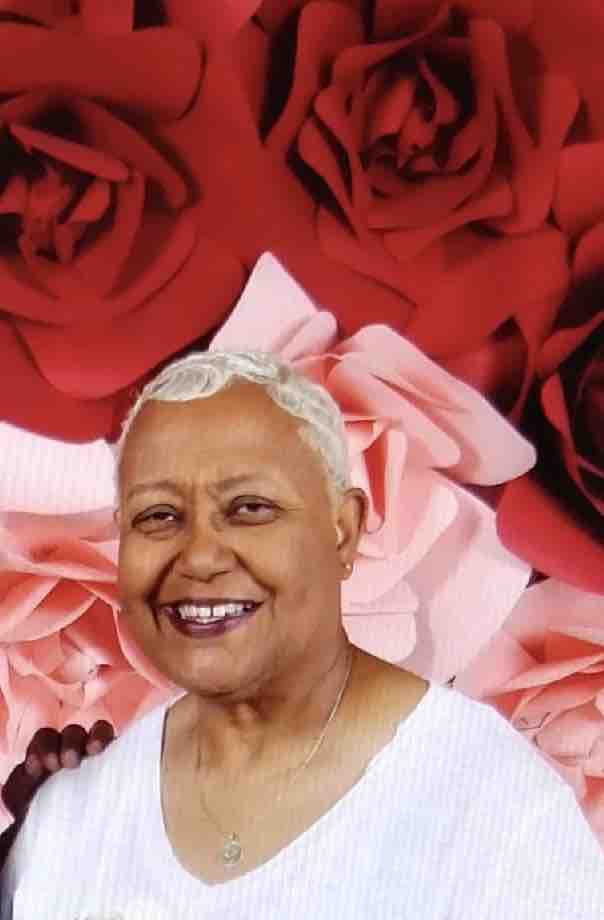 PLATINUM BLONDE SHORT HAIR