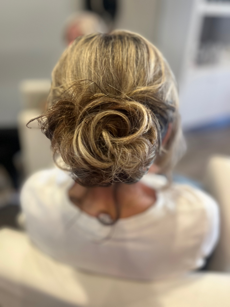 UPDO W/ SHAMPOO & BLOWOUT