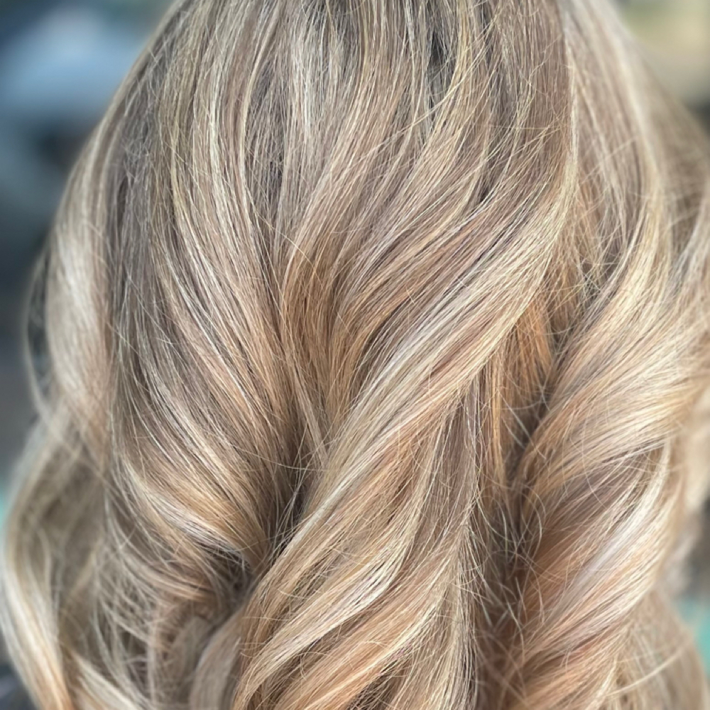 Full Highlight at Lily Dean Hairstyling in Valencia, CA