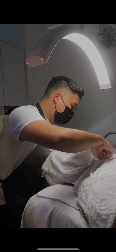 JaySo 60-Minute Customized Facial