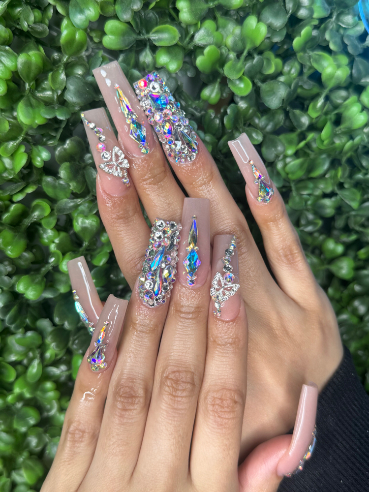 GLAMMED NAILS