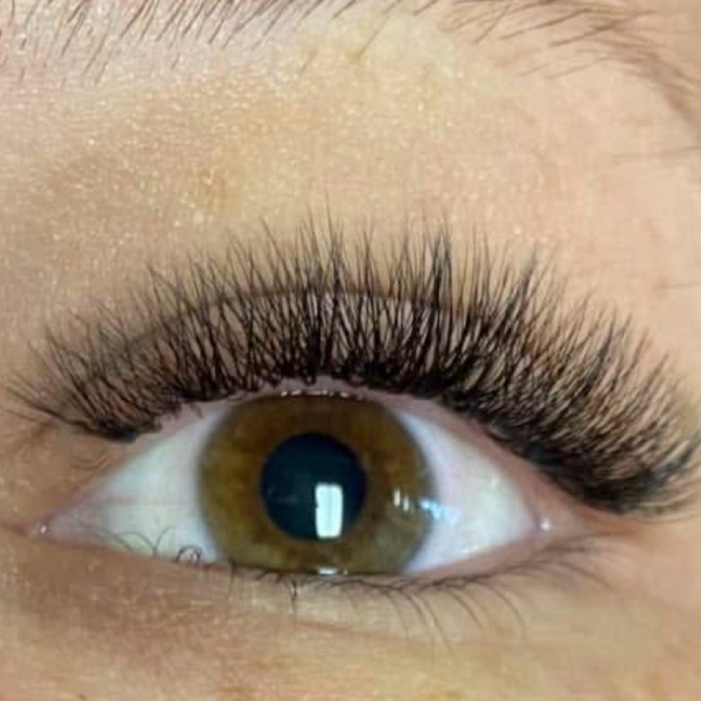 Hybrid Lashes: Cotie Henson at Salon Platinum in Albertville, AL