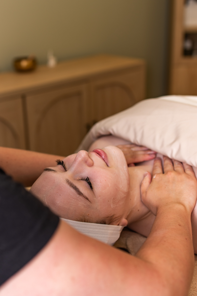 Dermaplane Facial 60