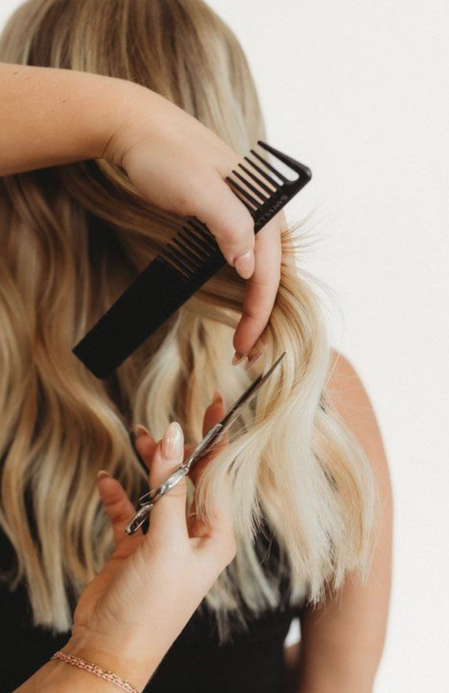 women’s haircut
