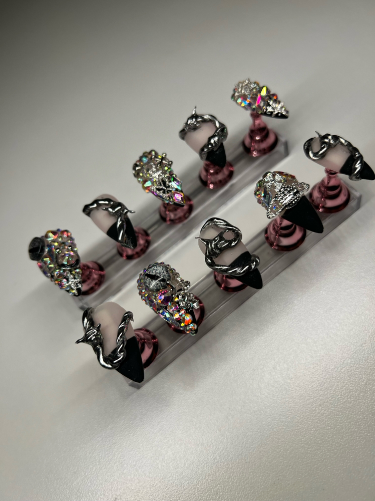 MARI X ACRYLICS PRESS ON NAILS