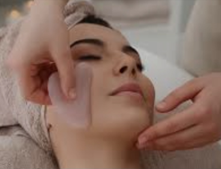 FACIAL GUA SHA MASSAGE