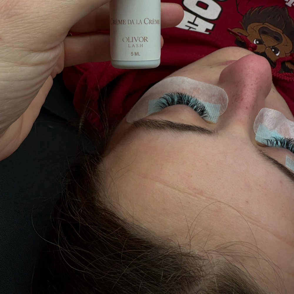 Fill In 18+ Days at Queens Beauty Bar in Indianapolis, IN