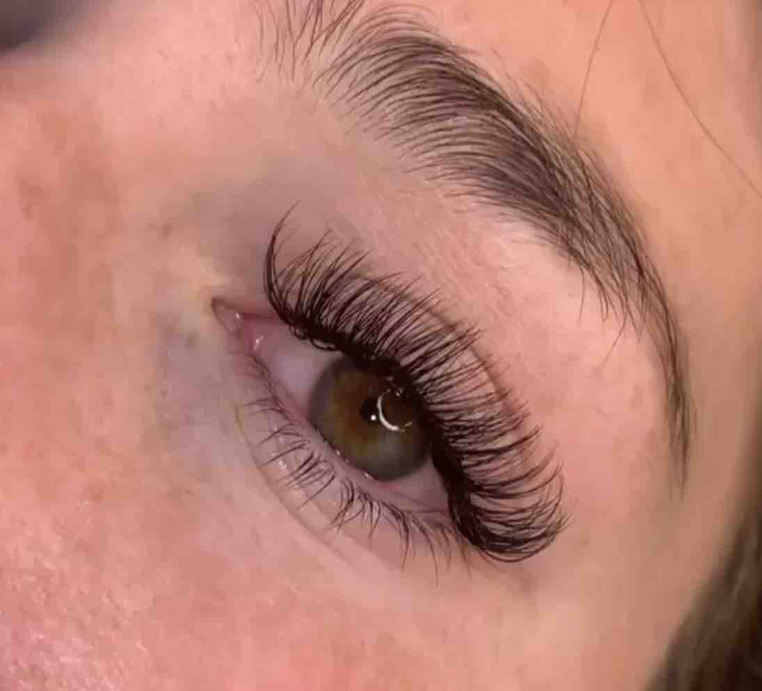 Hybrid Eyelash Extensions