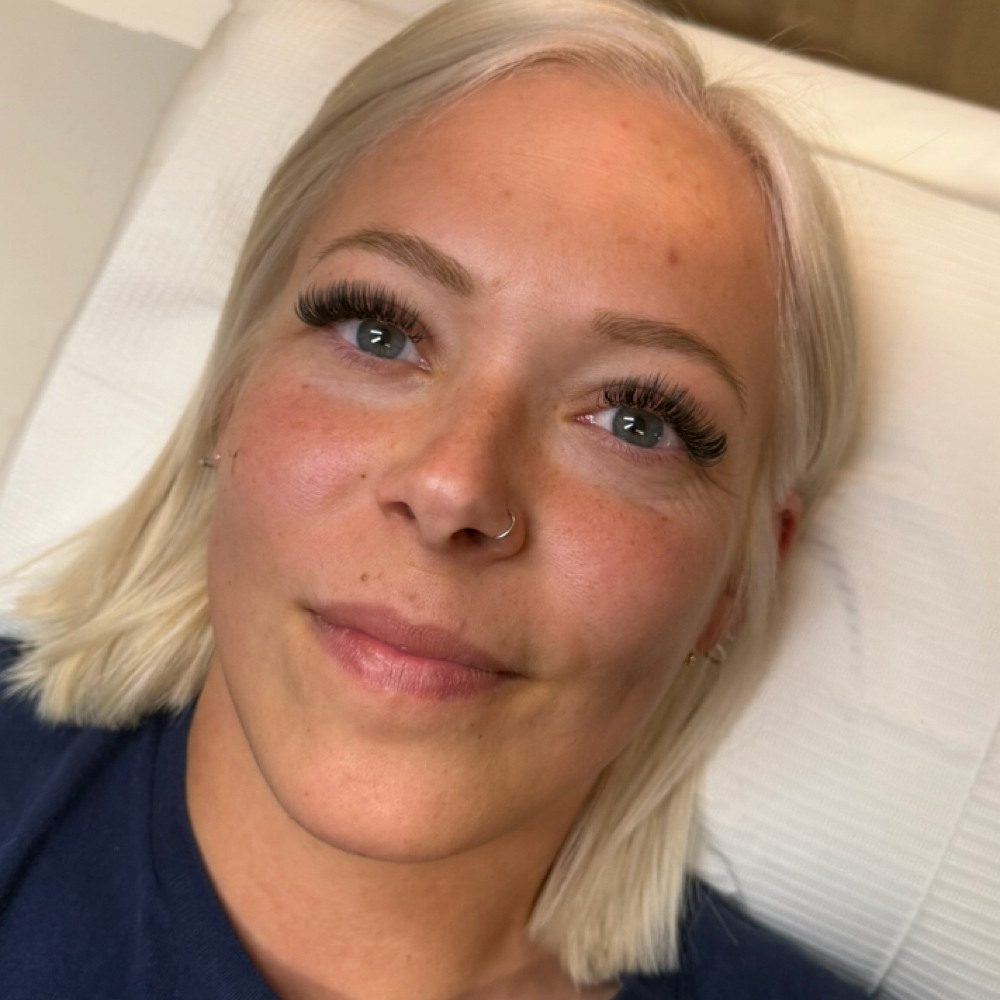 Hybrid Fullset at Beauty Vault By Bella in North Olmsted, OH