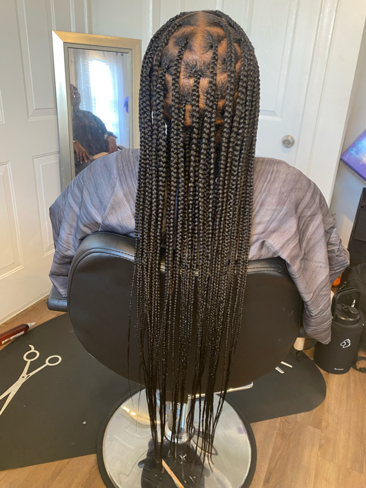 Med. Knotless Braids