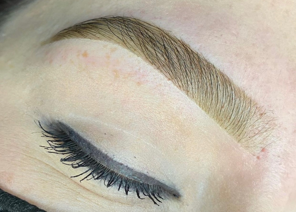 Brow Wax/ Shape & Brow Tint
