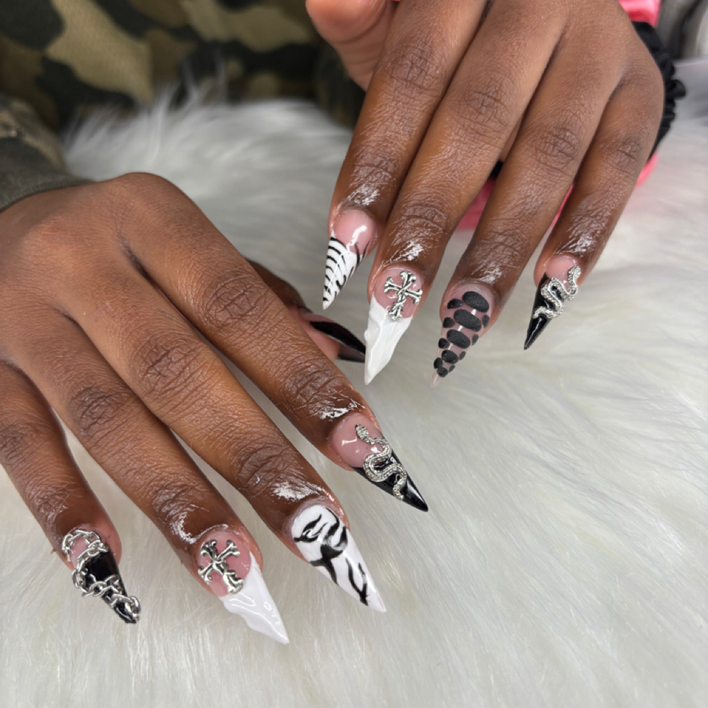 Klawed Long Freestyle Set at Klawed By Ariana in Oak Park, IL