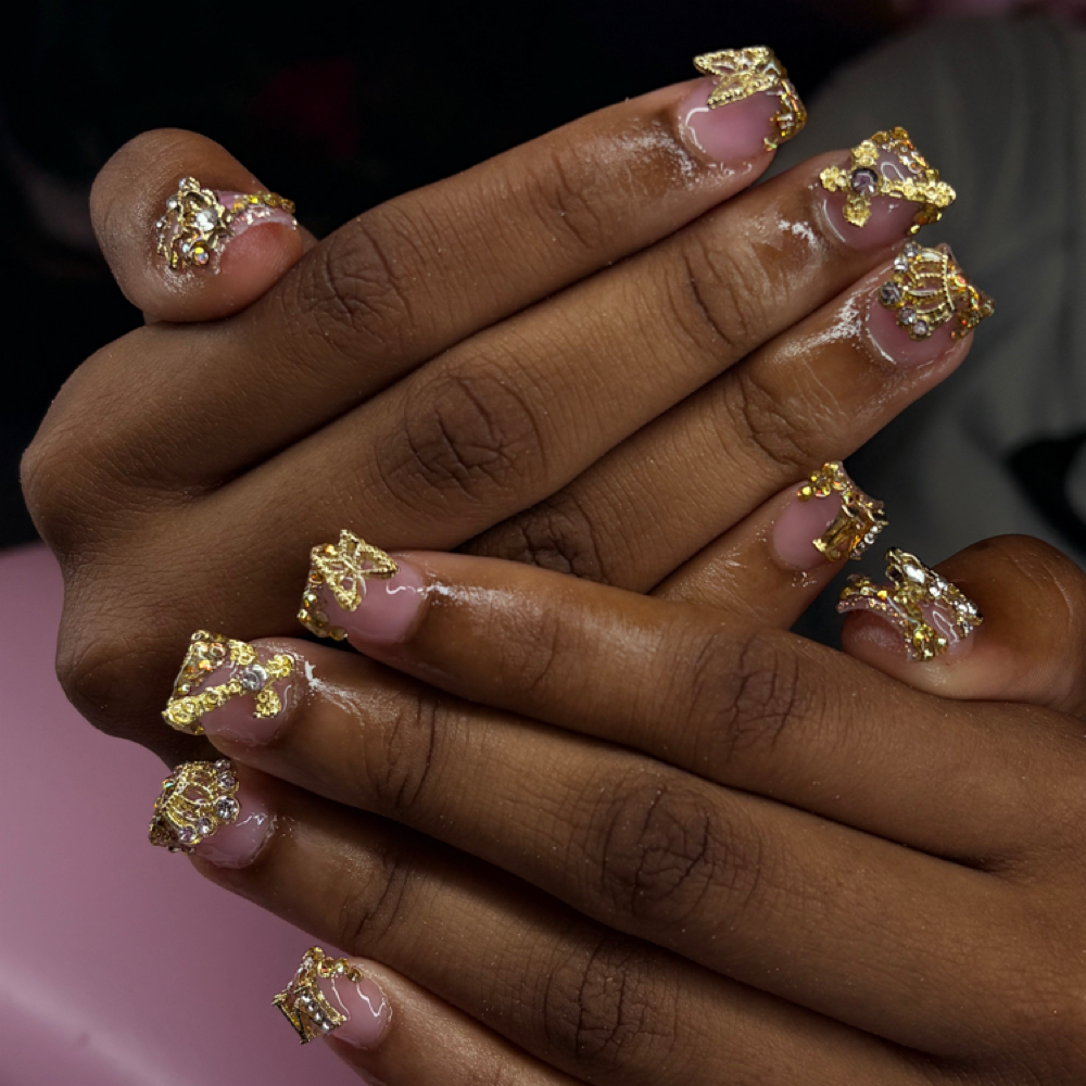 Short Nail Baddie Freestyle 💕👌🏼 at Carma Beauty Studio in Coraopolis, PA