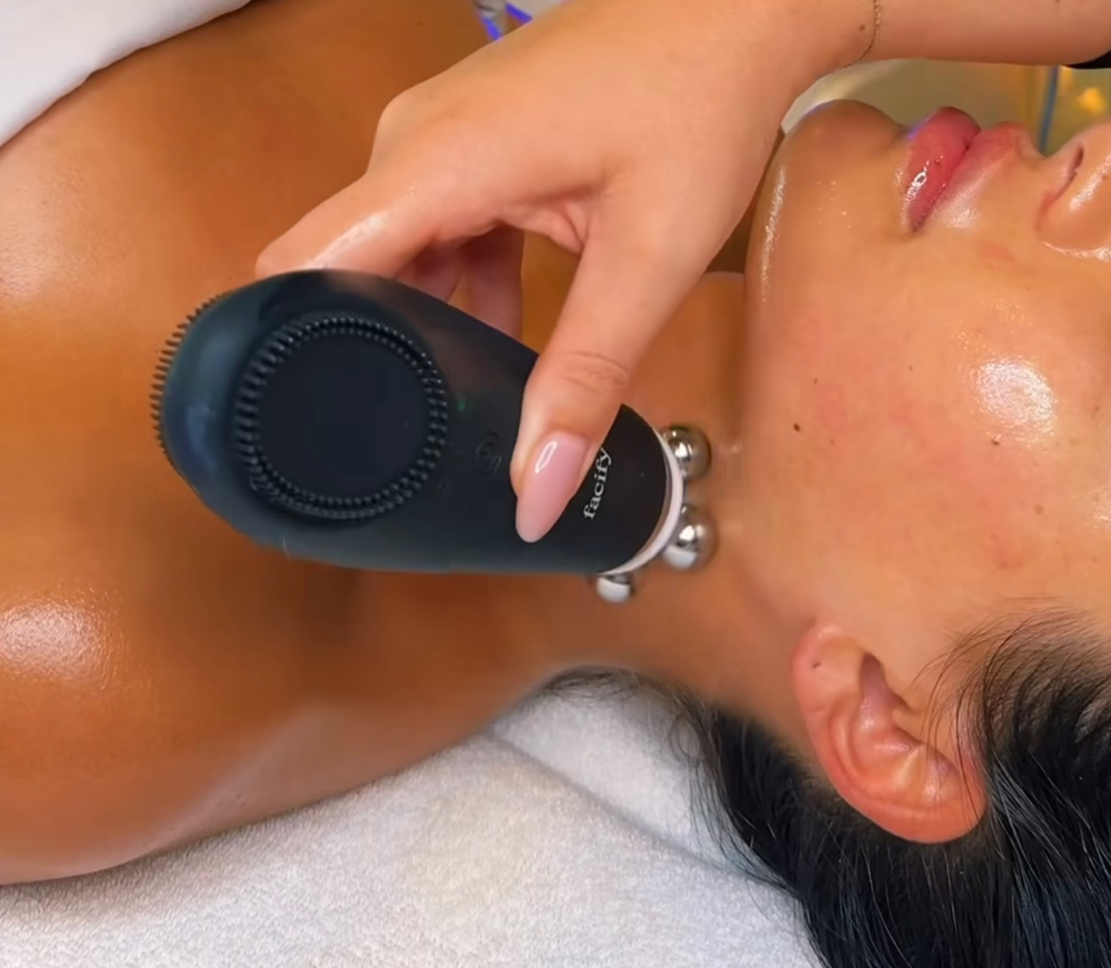 Classic massage + Facify Beauty