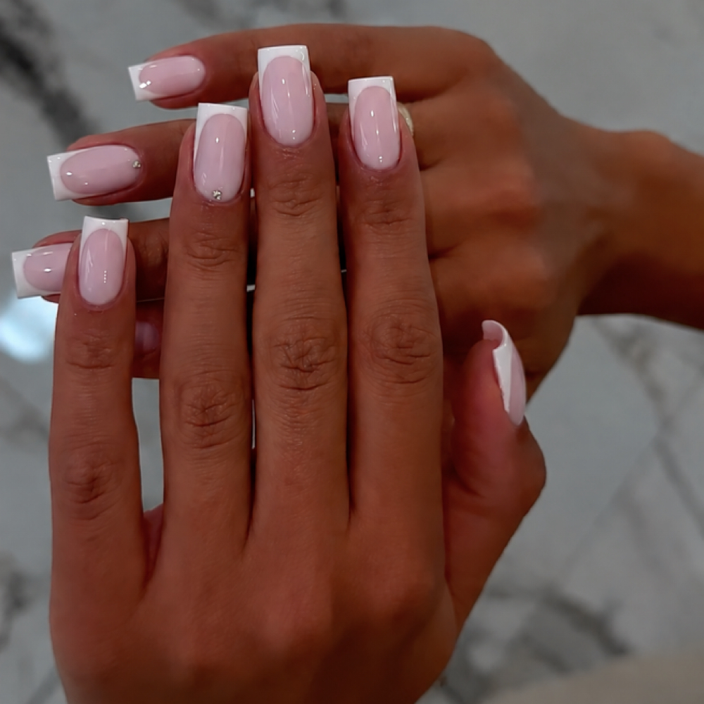 CLASSIC PEDICURE at 𝓼𝓮𝓿𝓮𝓷 14 𝓼𝓽𝓾𝓭𝓲𝓸 in Keego Harbor, MI