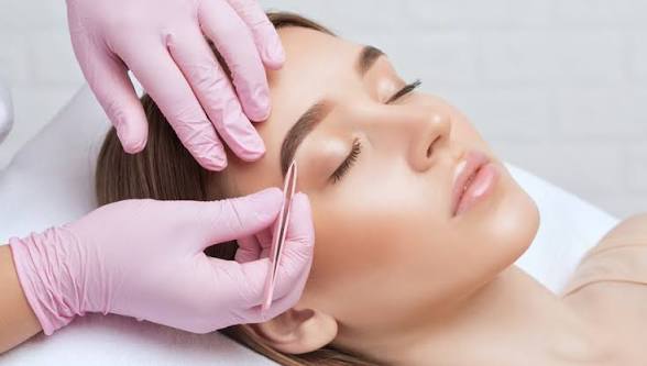 Signature Brow Shaping