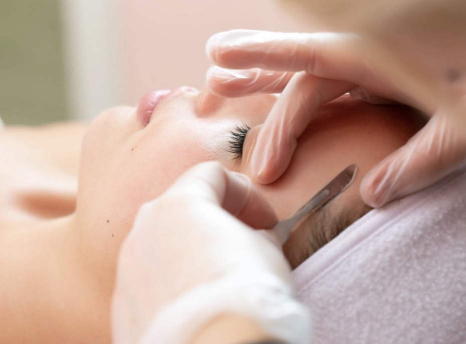 Dermaplane And Face Mask