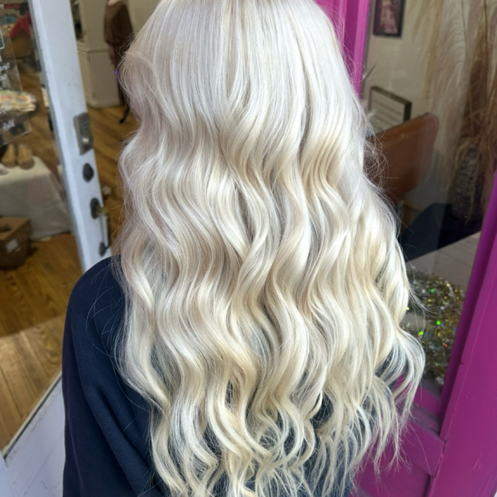 Full Highlight at Beauty by Brooklyn in Salem, AR