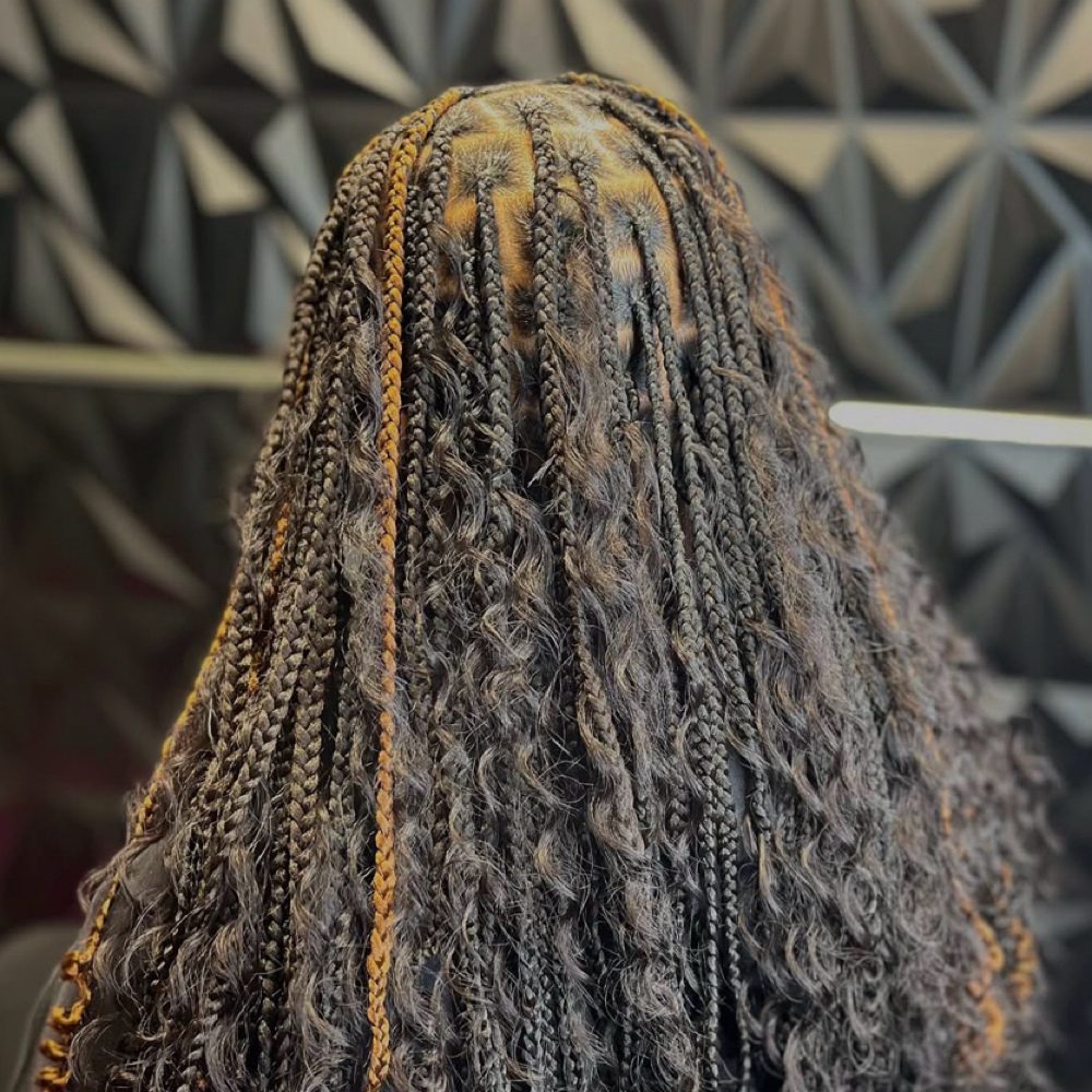 Smedium Knotless at Zayziee Stylesss in Milwaukee, WI