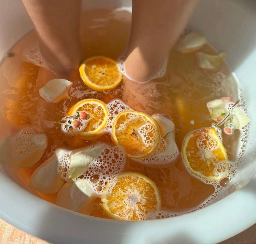 Citrus Glow Deluxe Pedi