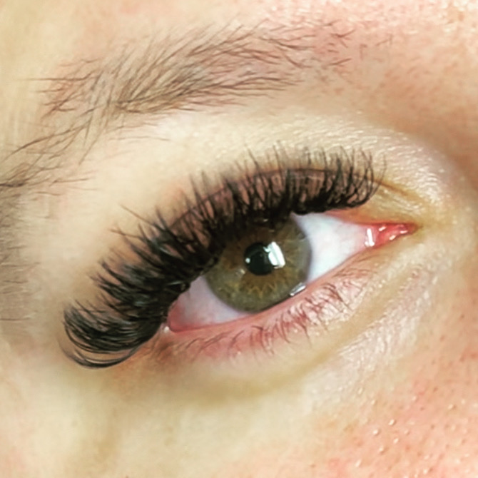 Volume/Wet Lashes