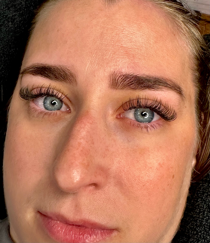 Classic Lash Full Set at Ry’s Lounge in Mesa, AZ