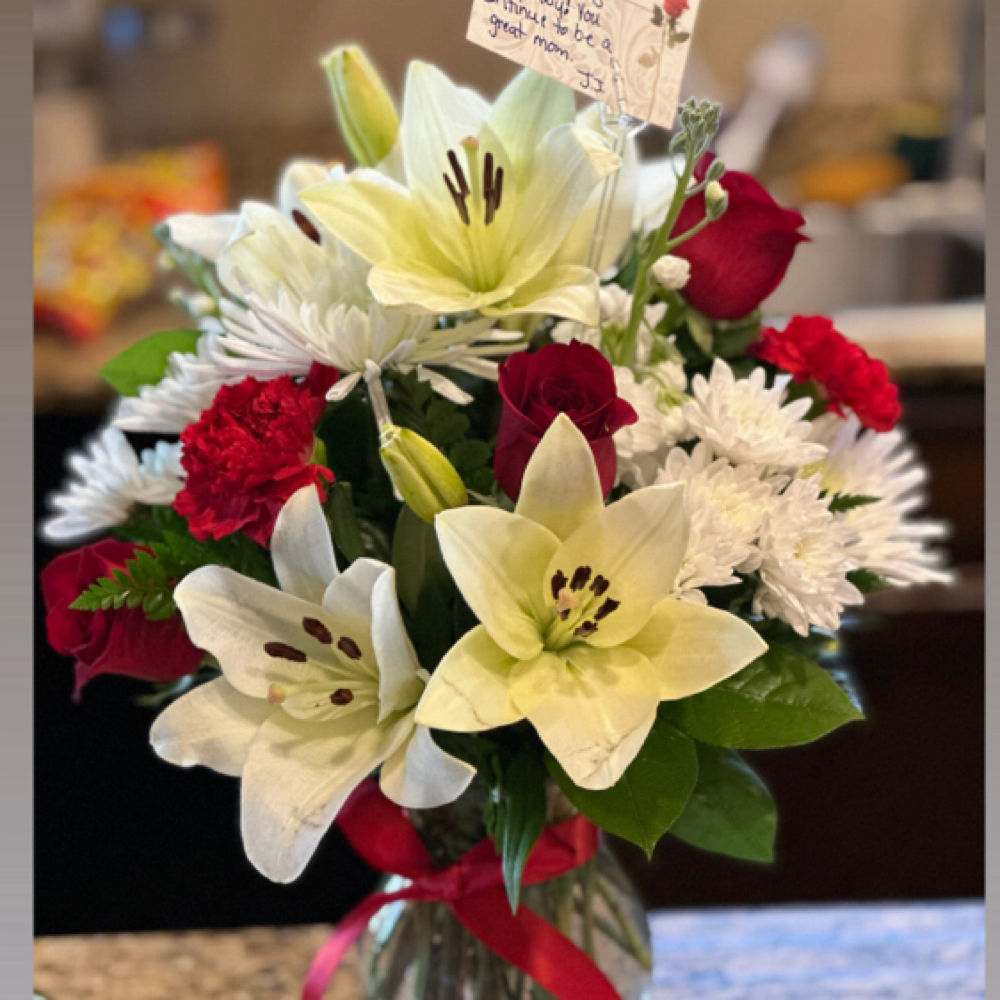 MOTHERS DAY SPECIAL 💐🤍 at Maz Beauty Studio in El paso, TX