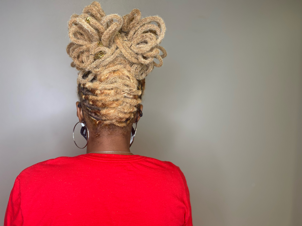 Shampoo and Lock Style