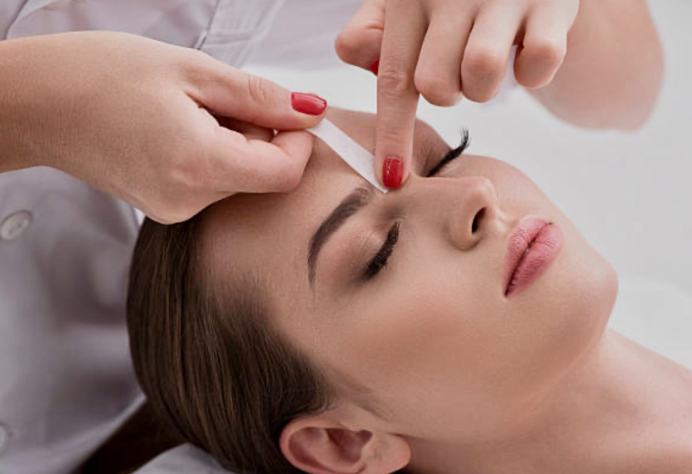 EYEBROW SHAPING & WAX