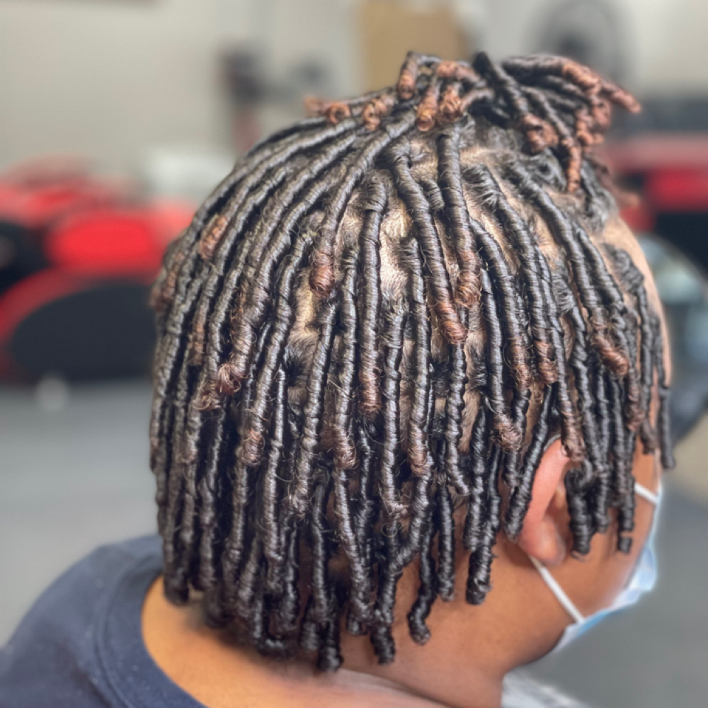 Loc Retwist Neck Length at Trap Headdz in Middletown, OH