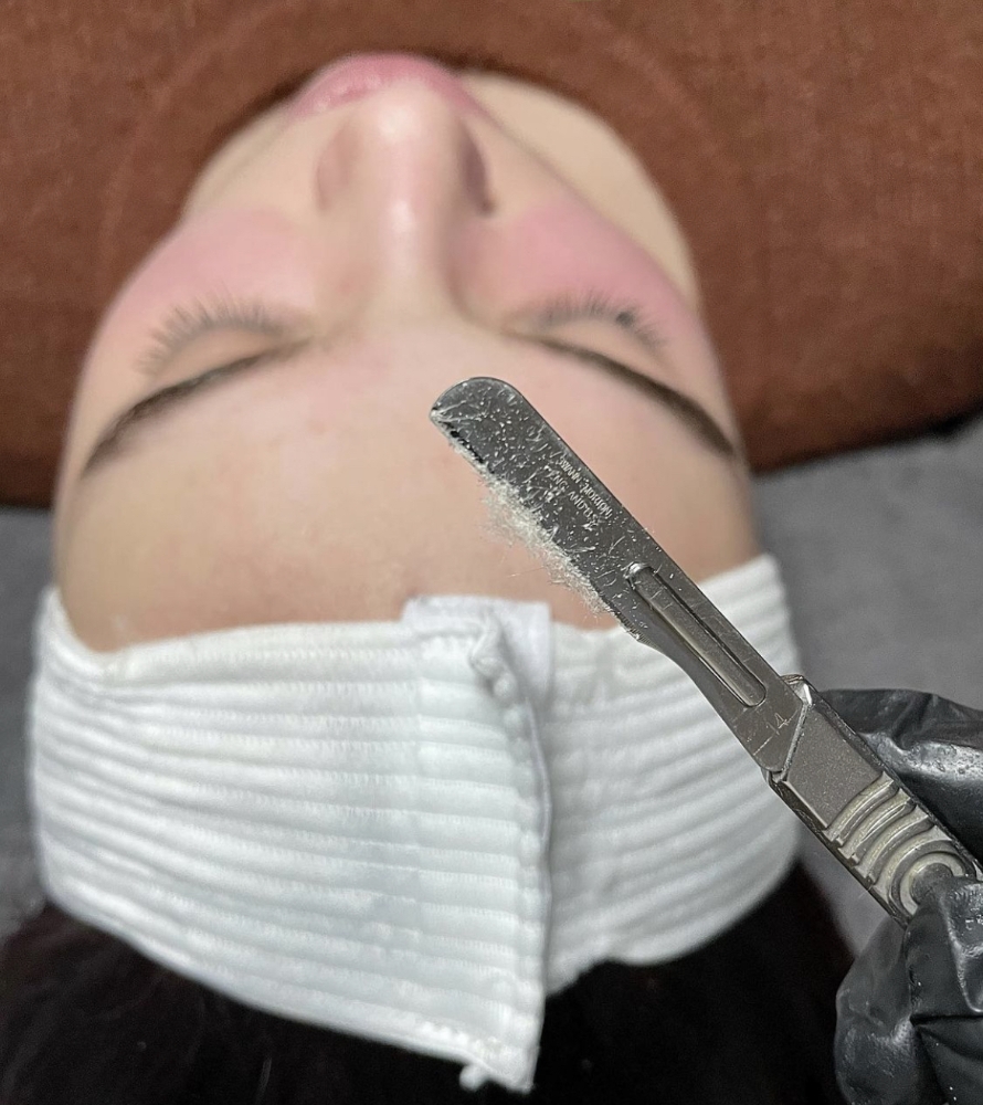 Oxygen Facial with Dermaplane