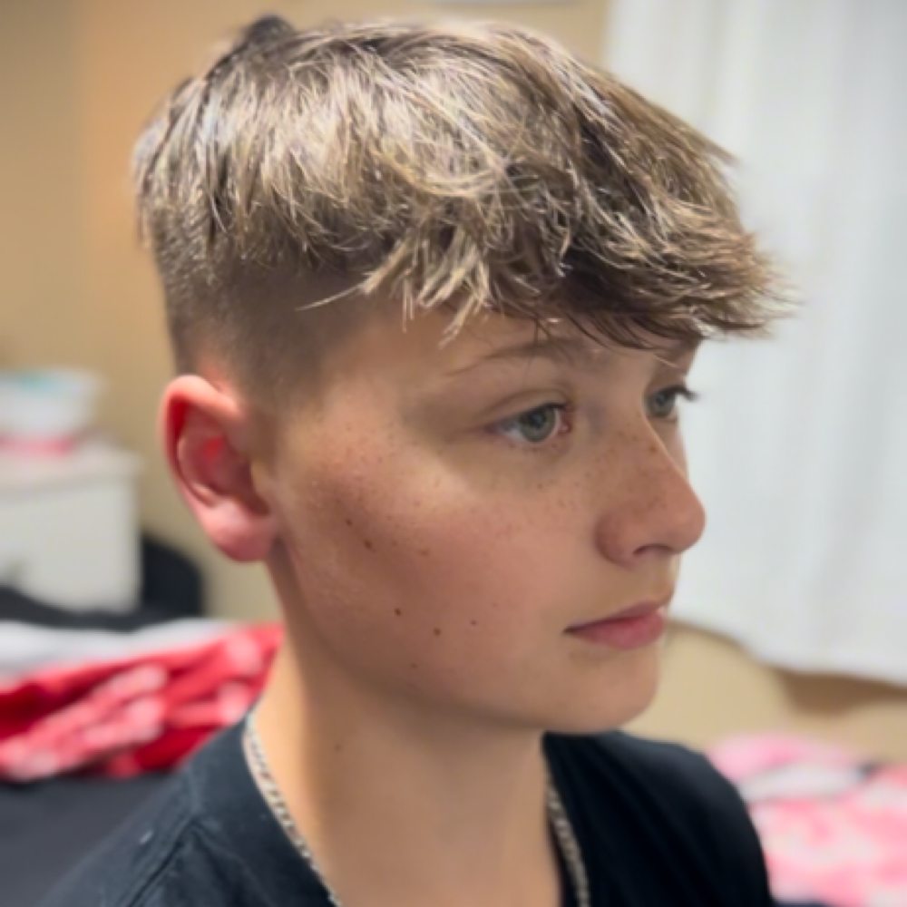 Mens Haircut at hairbyrileyyrenee in Essexville, MI