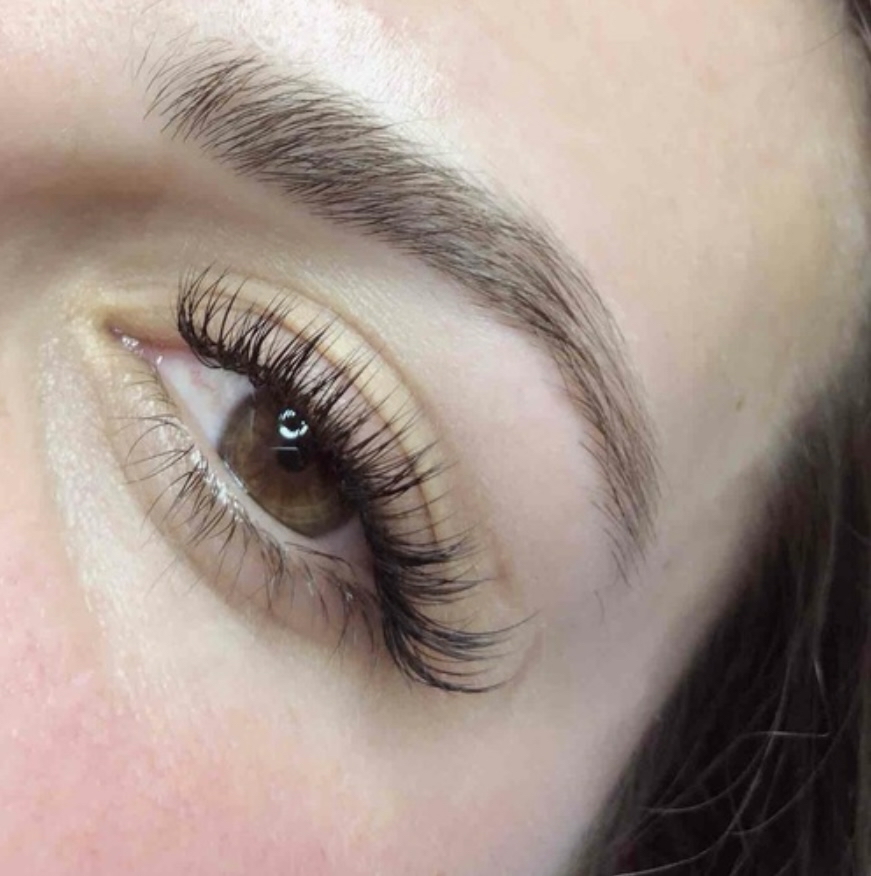 Emelia-Classic Lashes Full Set