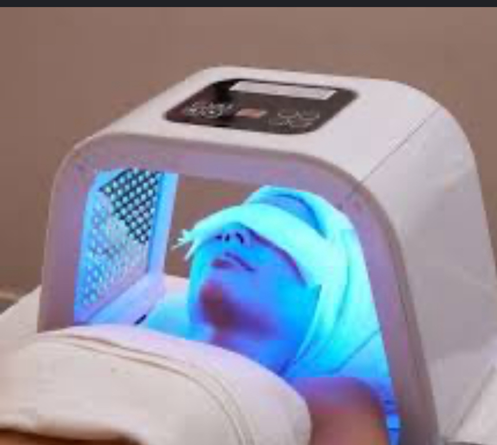 LED light Therapy Facial