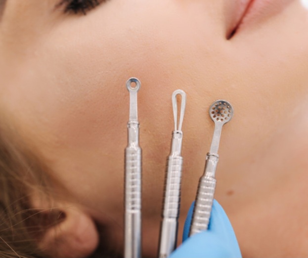 Extractions Facial