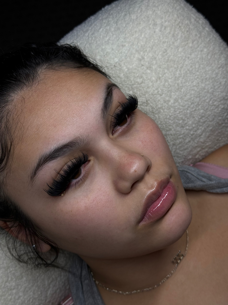 🌷VOLUME SET🌷 at BLACCOUT BEAUTY in Burnsville, MN