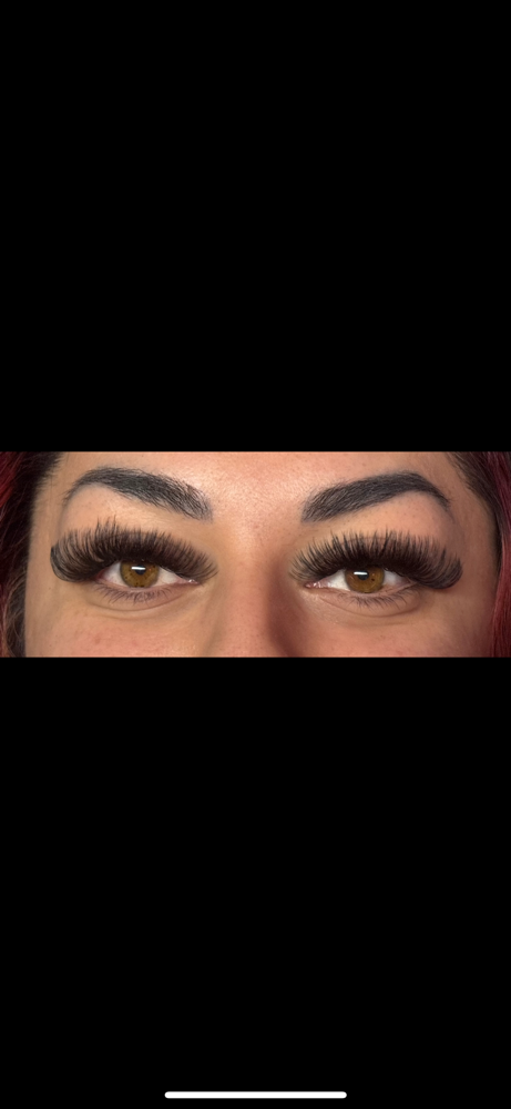 Mega Volume eyelash extentions