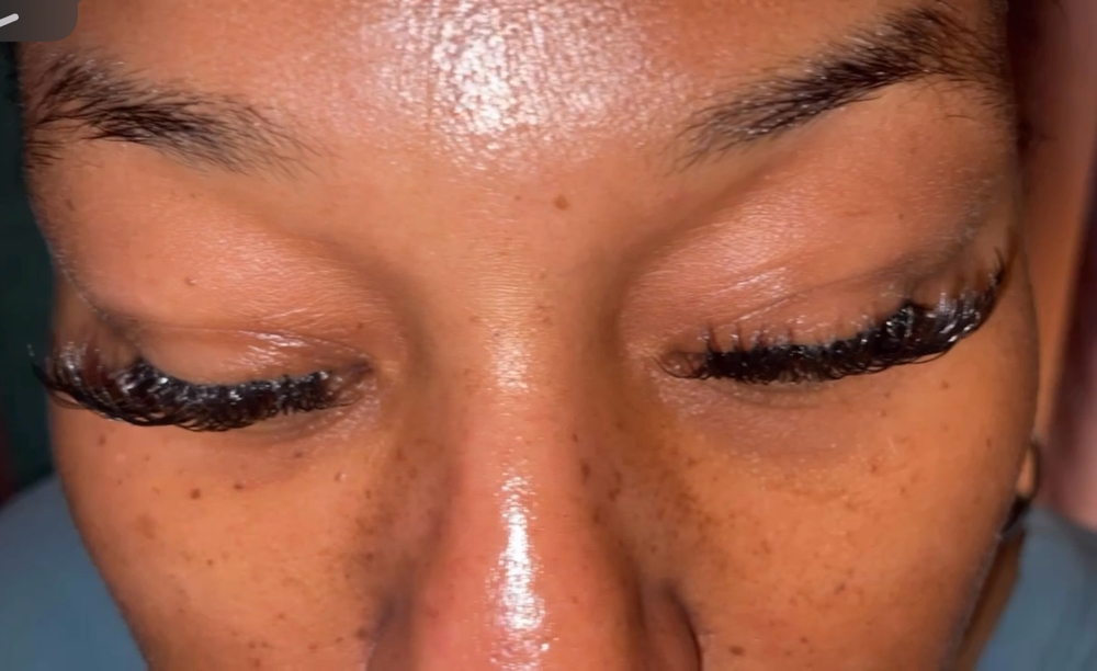 Medium Clusters Lashes at Tipped by Tynee in McComb, MS