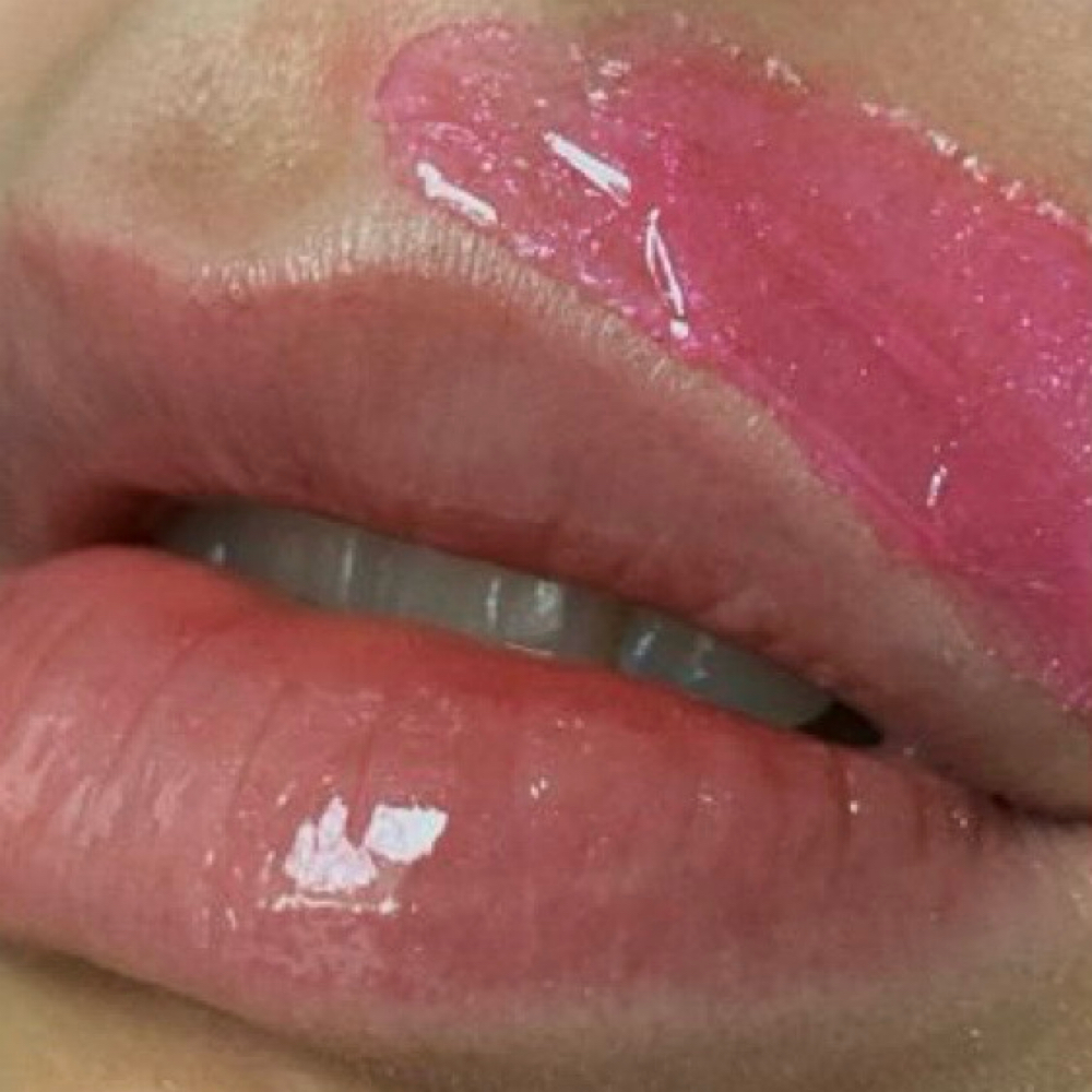 Upper Lip Wax at Bre & Me Esthetics in Delaware, OH