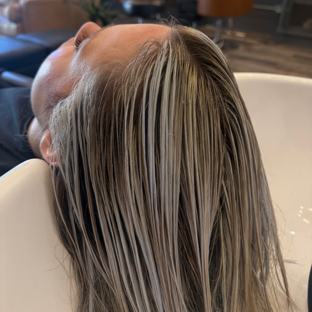 ROOT TOUCHUP DONT BOOK SERVICE ALON at kennamarieehair in Woodland, CA