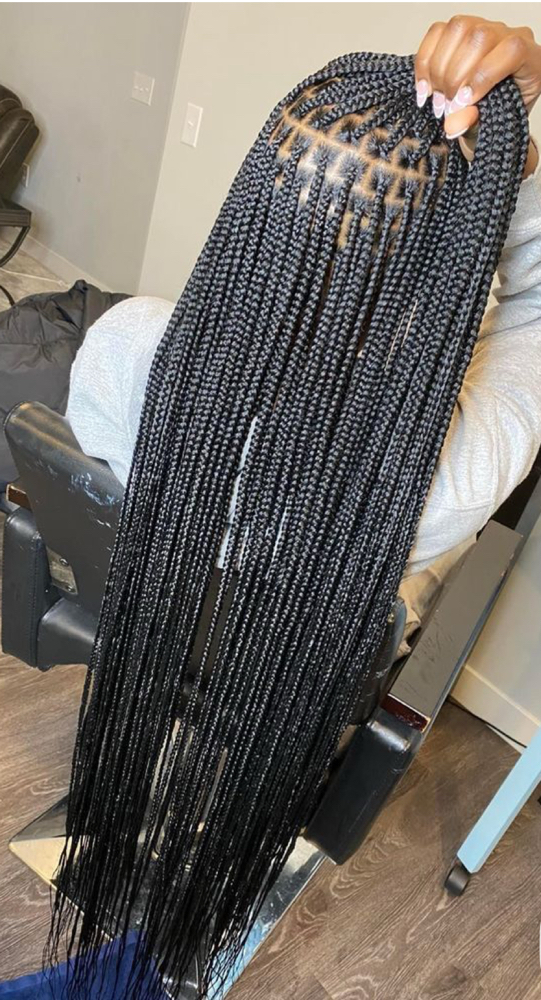Knotless at HairxHeavyyy in Gardena, CA