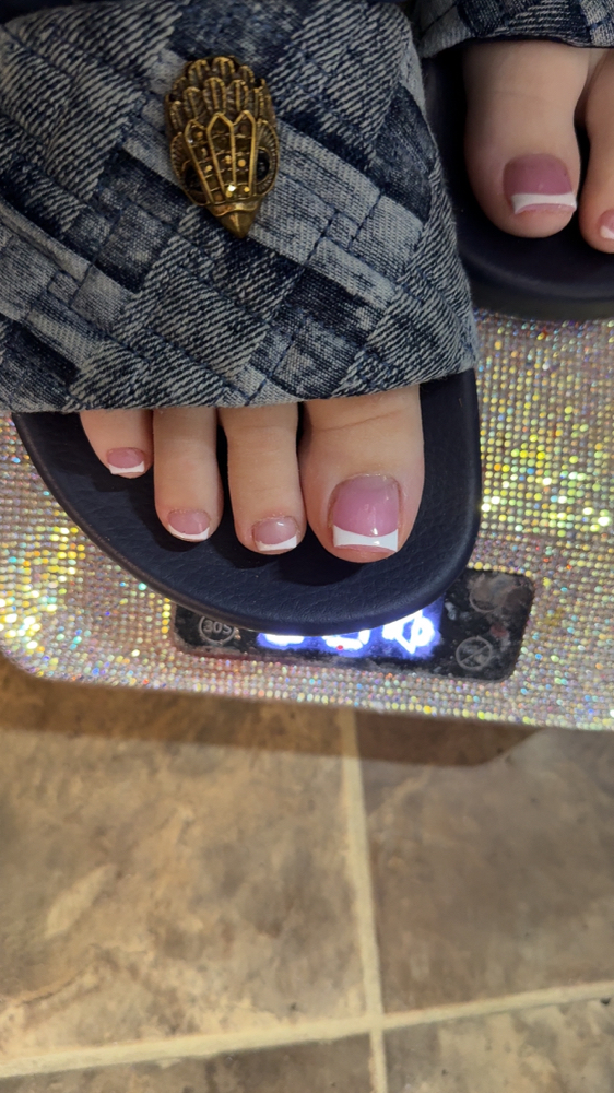 DELUXE PEDICURE