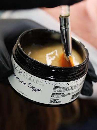 Pineapple Enzyme & Goji Mask Facial