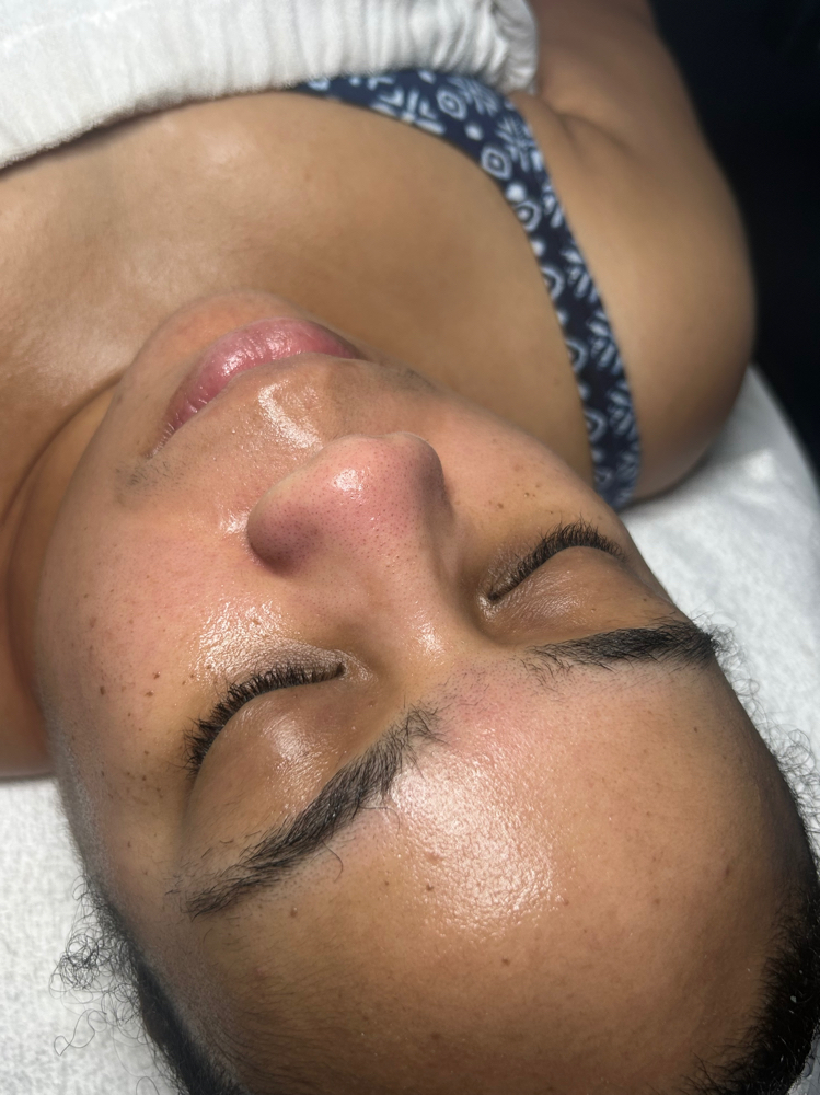 Lavish Express Glow Facial