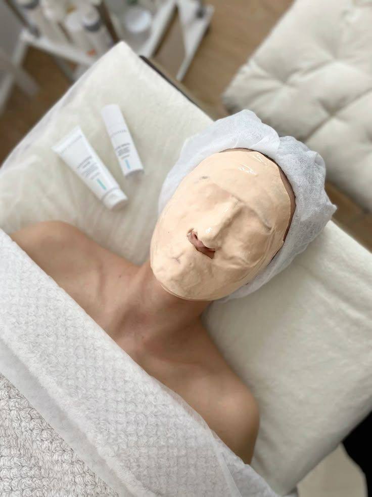 Rubber mask with vitamins