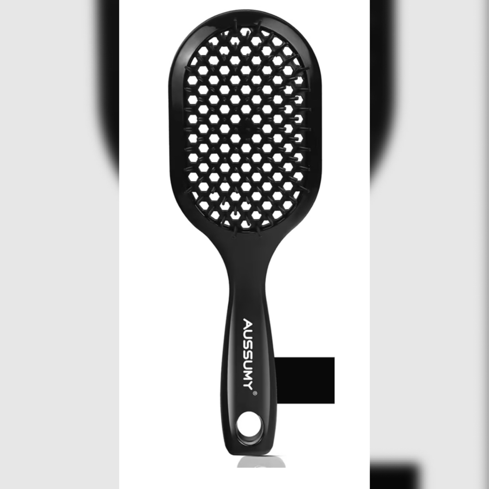 Detangle Brush at BeYOUtiful Units in Lexington, KY
